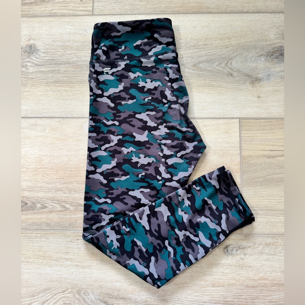Fabletics Camouflage Leggings in Teal and Black